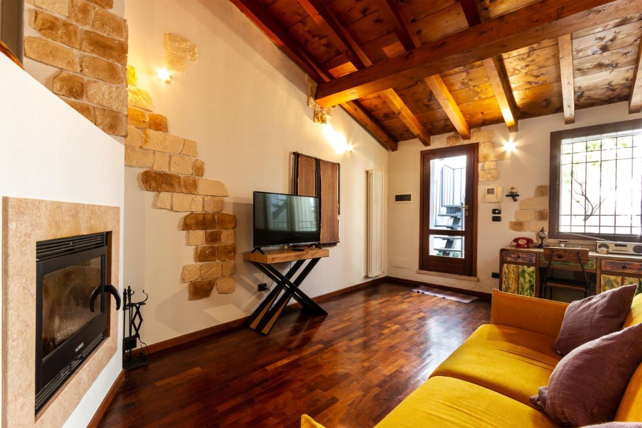 La Terrazza Apartment - Smart Holiday マントヴァ エクステリア 写真